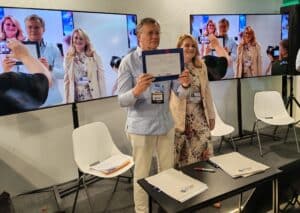 Durante la ceremonia de suscripción del convenio, el Director General del IICA, Manuel Otero, recibió un reconocimiento en nombre de EMBRAPA, que entregó su presidenta, Silvia Massruhá, por su contribución y compromiso con la cooperación técnica y científica a favor de una agricultura sostenible e inclusiva en el continente.